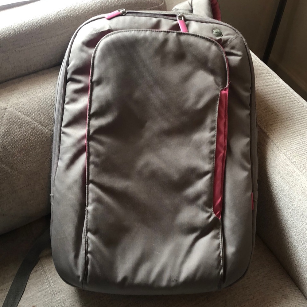 Belkin 17” laptop backpack